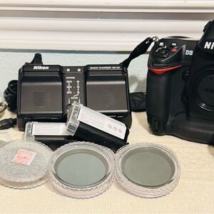 Mint Nikon D3 24.5MP Digital SLR Camera & LOTS of Extras